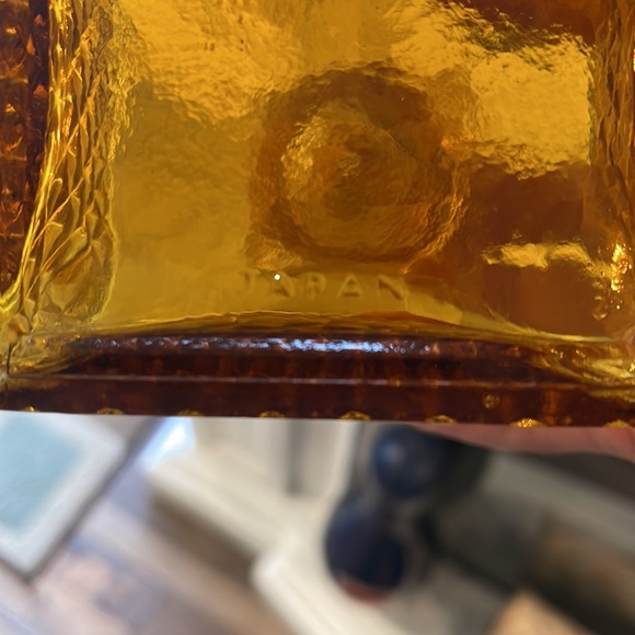 Vintage Mid-Century TILSO Japan Amber Glass Liquor Decanter Set. - Picture 5 of 8